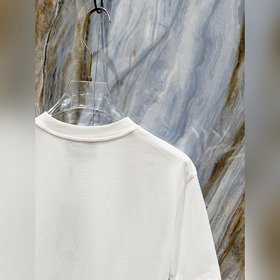 Новая модель короткорукавой футболки для мужчин и женщин от Guqi 