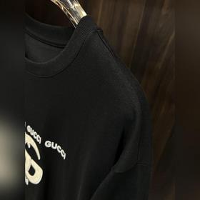 Эксклюзивная осенняя новинка от Gucci. Модная и стильная футболка