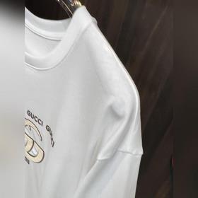 Эксклюзивная осенняя новинка от Gucci. Модная и стильная футболка
