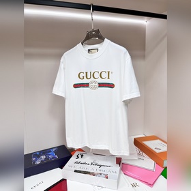 Эксклюзивная весенняя новинка от Gucci. Модная и стильная футболк