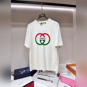 Эксклюзивная весенняя новинка от Gucci. Модная и стильная футболк