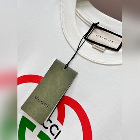 Эксклюзивная весенняя новинка от Gucci. Модная и стильная футболк