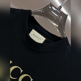 Эксклюзивная весенняя новинка от Gucci. Модная и стильная футболк