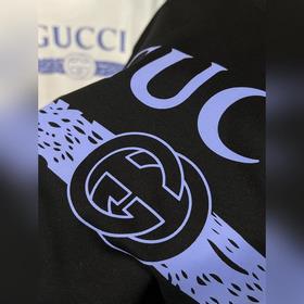Эксклюзивная осенняя новинка от Gucci. Модная и стильная футболка