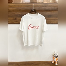 Эксклюзивная осенняя новинка от Gucci. Модная и стильная футболка