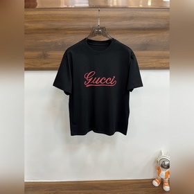 Эксклюзивная осенняя новинка от Gucci. Модная и стильная футболка