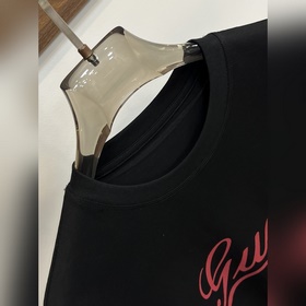 Эксклюзивная осенняя новинка от Gucci. Модная и стильная футболка