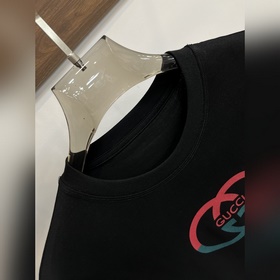 Эксклюзивная осенняя новинка от Gucci. Модная и стильная футболка