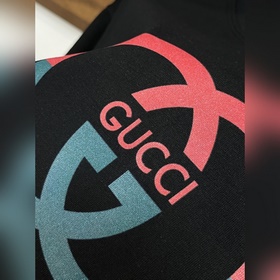 Эксклюзивная осенняя новинка от Gucci. Модная и стильная футболка