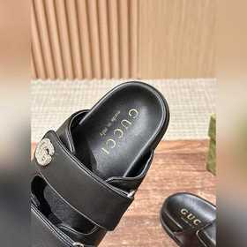 Официальный сайт Gucci Двойные липучки G с застежкой-клипсой, пля