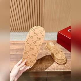 Новая модель туфель Gucci с толстой подошвой и открытым носком Ка