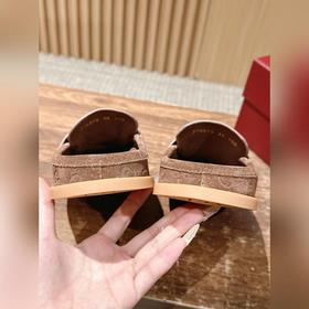Новая модель туфель Gucci с толстой подошвой и открытым носком Ка