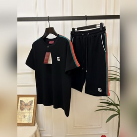 Комплект в сборе. Не продается поштучно. Gucci 2025, мужской комп