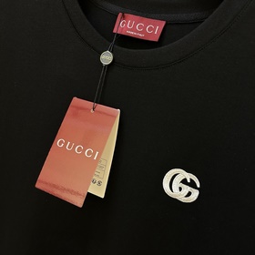 Комплект в сборе. Не продается поштучно. Gucci 2025, мужской комп