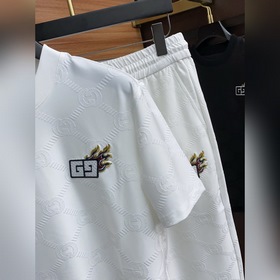 1 комплект нового костюма Gucci 2025 изготовлен из эксклюзивного