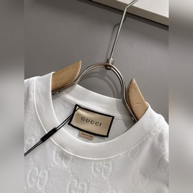 Новая коллекция Gucci весна-лето 2025, модели для мужчин и женщин