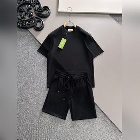 Новая коллекция Gucci весна-лето 2025, модели для мужчин и женщин