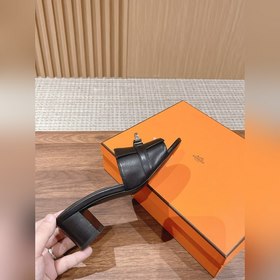 Новые тапочки Hermes Kelly с застежкой Kelly выглядят более стиль