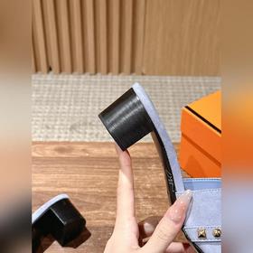 Новые тапочки Hermes Kelly с застежкой Kelly выглядят более стиль