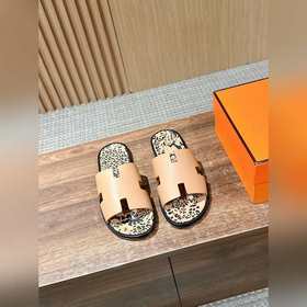 Классические тапочки для пар от Hermès с отпечатками ладоней/стра