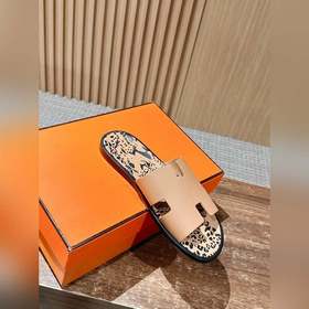 Классические тапочки для пар от Hermès с отпечатками ладоней/стра