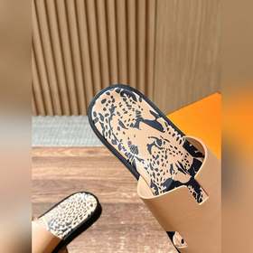 Классические тапочки для пар от Hermès с отпечатками ладоней/стра