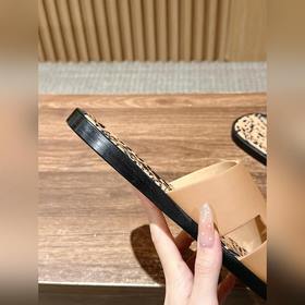 Классические тапочки для пар от Hermès с отпечатками ладоней/стра