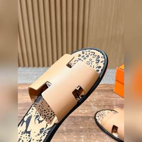 Классические тапочки для пар от Hermès с отпечатками ладоней/стра