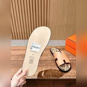 Классические тапочки для пар от Hermès с отпечатками ладоней/стра