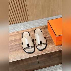 Классические тапочки для пар от Hermès с отпечатками ладоней/стра