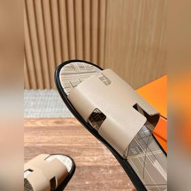 Классические тапочки для пар от Hermès с отпечатками ладоней/стра