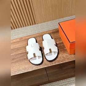 Классические тапочки для пар от Hermès с отпечатками ладоней/стра