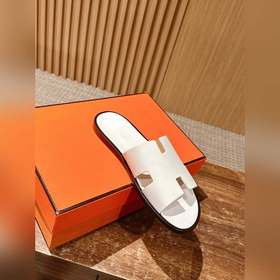 Классические тапочки для пар от Hermès с отпечатками ладоней/стра