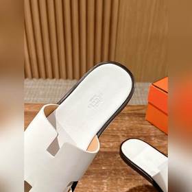 Классические тапочки для пар от Hermès с отпечатками ладоней/стра
