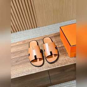 Классические тапочки для пар от Hermès с отпечатками ладоней/стра