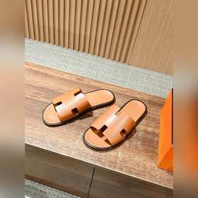 Классические тапочки для пар от Hermès с отпечатками ладоней/стра