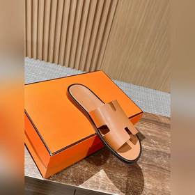 Классические тапочки для пар от Hermès с отпечатками ладоней/стра