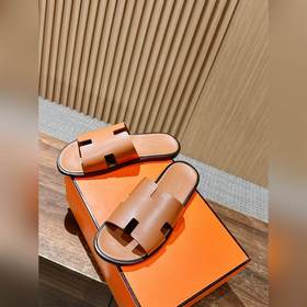 Классические тапочки для пар от Hermès с отпечатками ладоней/стра
