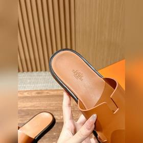 Классические тапочки для пар от Hermès с отпечатками ладоней/стра