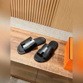 Классические тапочки для пар от Hermès с отпечатками ладоней/стра