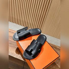 Классические тапочки для пар от Hermès с отпечатками ладоней/стра