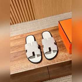 Классические тапочки для пар от Hermès с отпечатками ладоней/стра