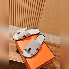 Классические тапочки для пар от Hermès с отпечатками ладоней/стра