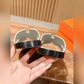 Классические тапочки для пар от Hermès с отпечатками ладоней/стра