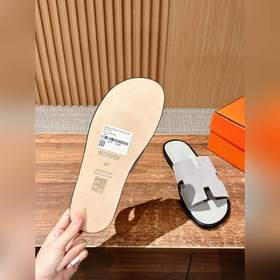 Классические тапочки для пар от Hermès с отпечатками ладоней/стра