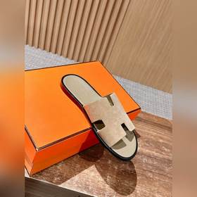 Классические тапочки для пар от Hermès с отпечатками ладоней/стра