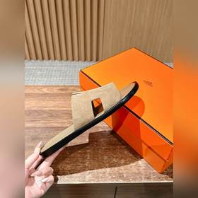Классические тапочки для пар от Hermès с отпечатками ладоней/стра