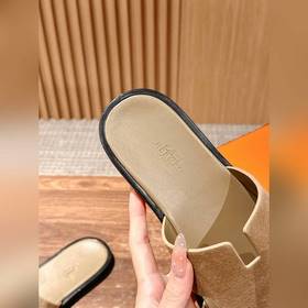 Классические тапочки для пар от Hermès с отпечатками ладоней/стра