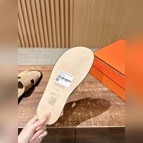 Классические тапочки для пар от Hermès с отпечатками ладоней/стра