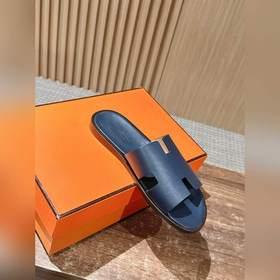 Классические тапочки для пар от Hermès с отпечатками ладоней/стра